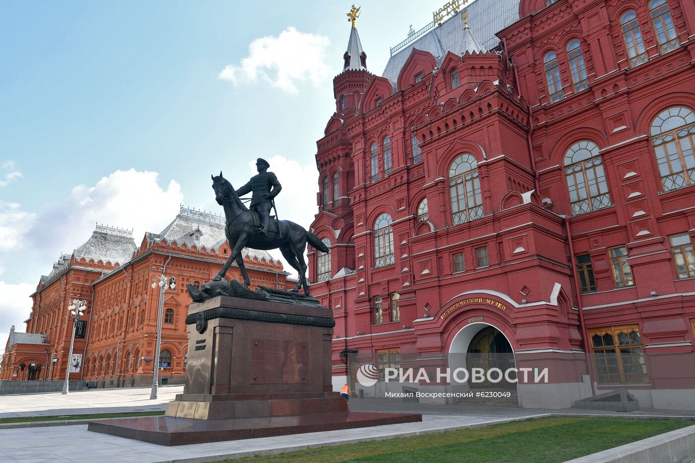 Реставрация памятника маршалу Жукову на Манежной площади завершена