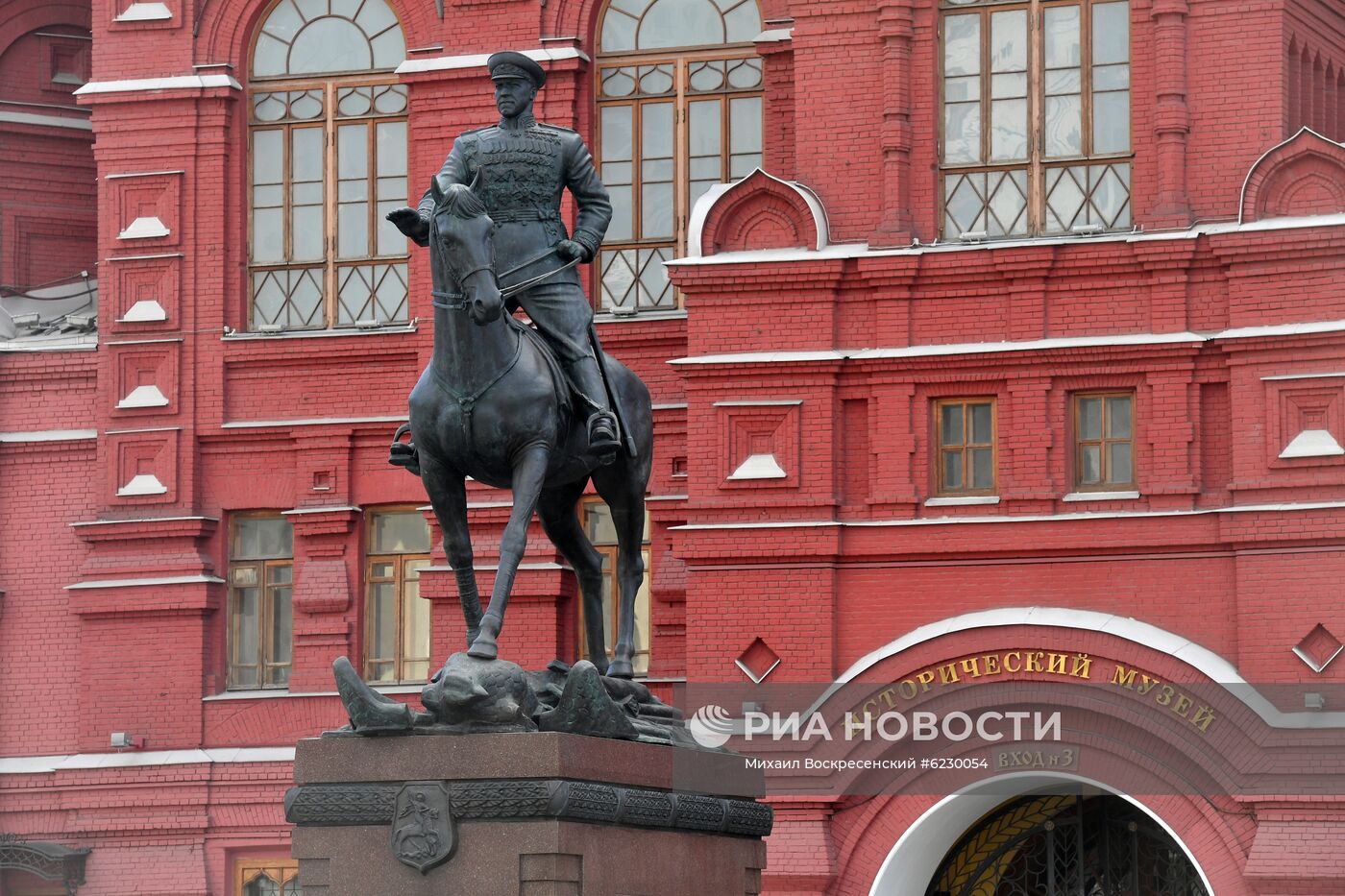 Реставрация памятника маршалу Жукову на Манежной площади завершена