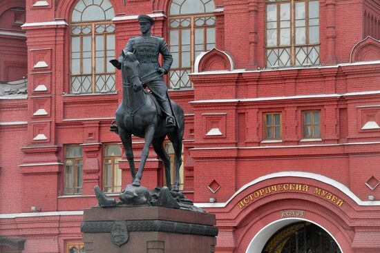 Реставрация памятника маршалу Жукову на Манежной площади завершена