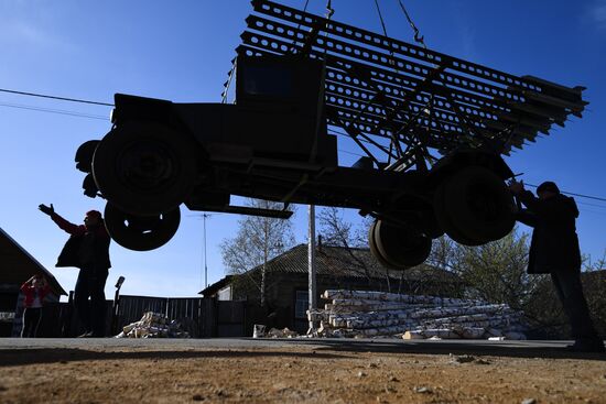Мастер в Новосибирской области делает копии боевой техники времен ВОВ
