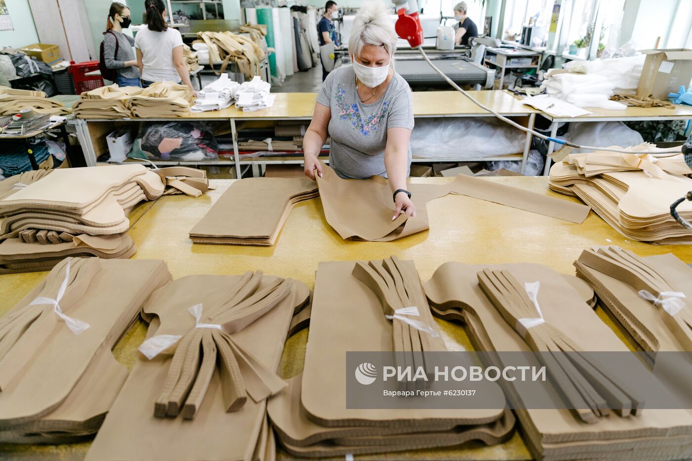 Производство защитных костюмов, масок и бахил в Иванове