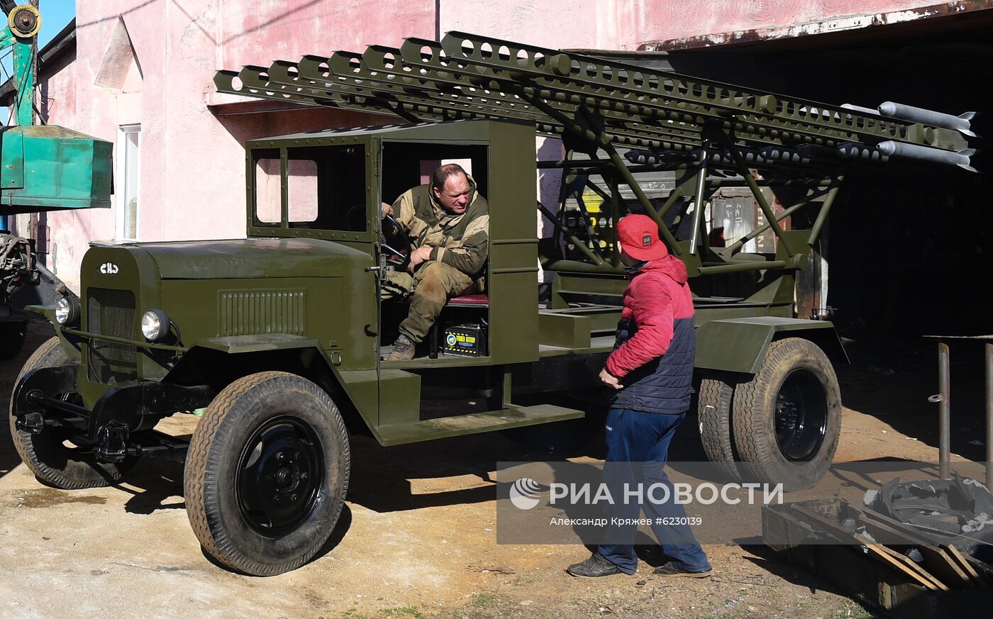 Мастер в Новосибирской области делает копии боевой техники времен ВОВ