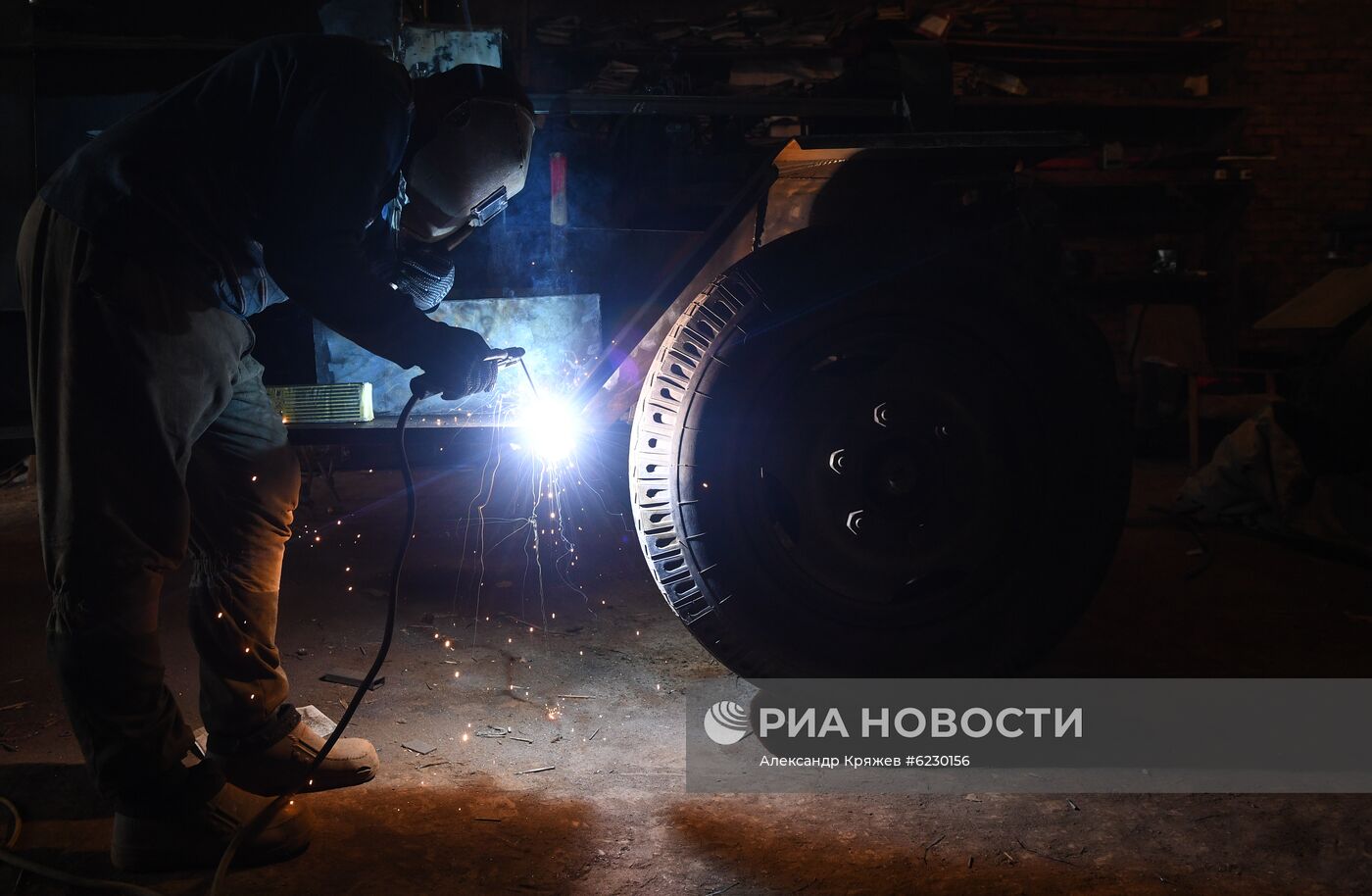 Мастер в Новосибирской области делает копии боевой техники времен ВОВ