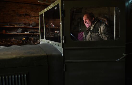 Мастер в Новосибирской области делает копии боевой техники времен ВОВ