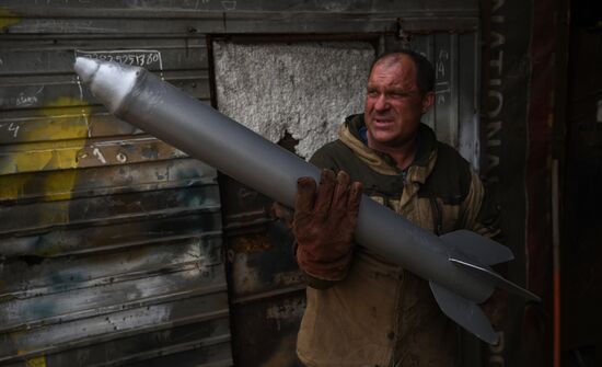 Мастер в Новосибирской области делает копии боевой техники времен ВОВ