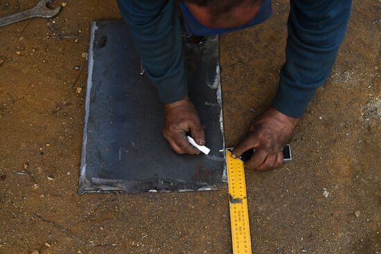 Мастер в Новосибирской области делает копии боевой техники времен ВОВ