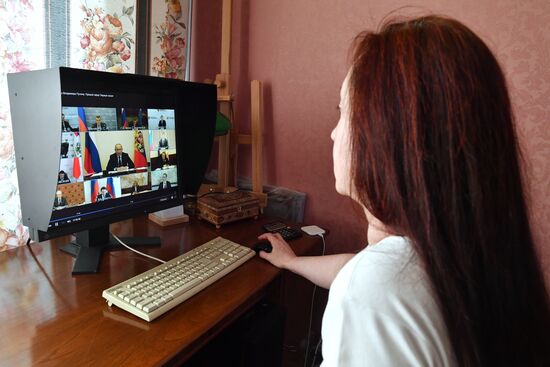 Трансляция совещания президента РФ В. Путина с главами регионов по борьбе с распространением коронавируса в России