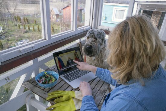 Трансляция совещания президента РФ В. Путина с главами регионов по борьбе с распространением коронавируса в России