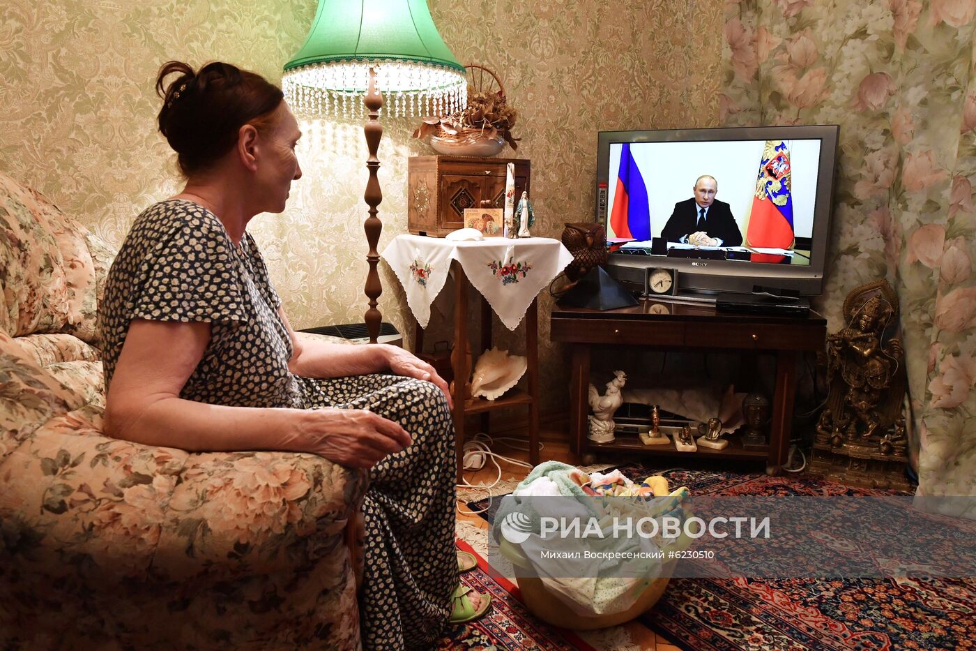 Трансляция совещания президента РФ В. Путина с главами регионов по борьбе с распространением коронавируса в России