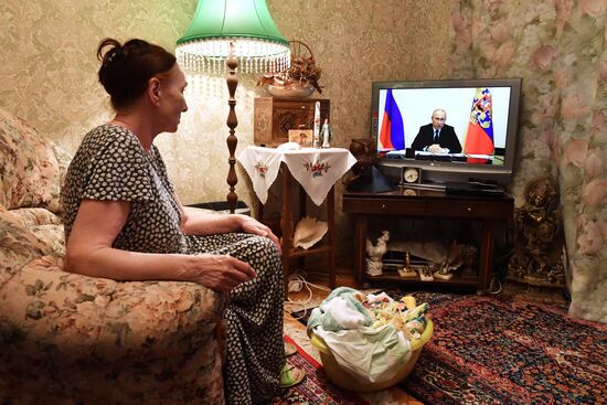 Трансляция совещания президента РФ В. Путина с главами регионов по борьбе с распространением коронавируса в России