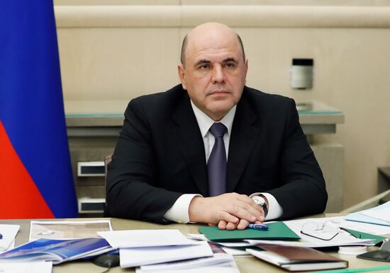 Президент РФ В. Путин провел совещание с главами регионов по борьбе с распространением коронавируса в РФ