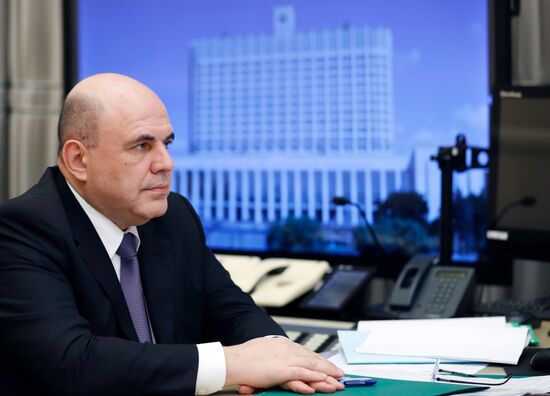 Президент РФ В. Путин провел совещание с главами регионов по борьбе с распространением коронавируса в РФ