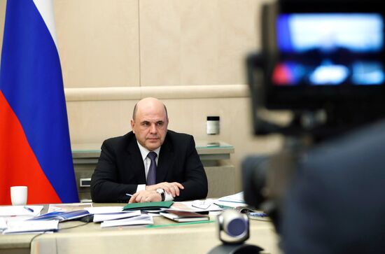 Президент РФ В. Путин провел совещание с главами регионов по борьбе с распространением коронавируса в РФ