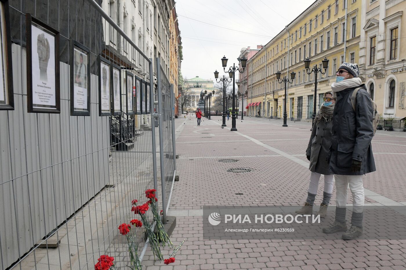 Мемориал в честь умерших от коронавируса медиков в Санкт-Петербурге