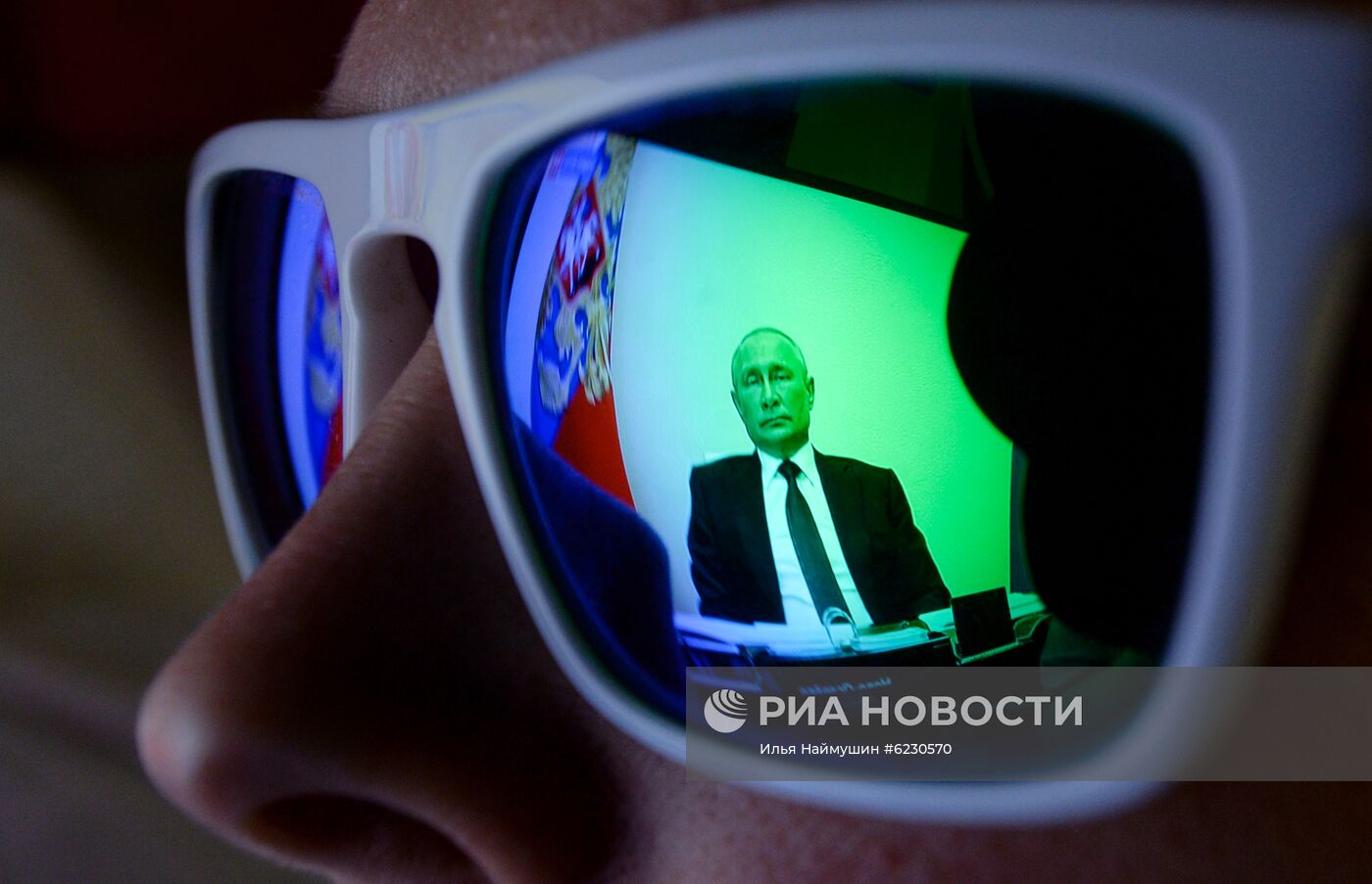 Трансляция совещания президента РФ В. Путина с главами регионов по борьбе с распространением коронавируса в России