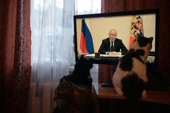 Трансляция совещания президента РФ В. Путина с главами регионов по борьбе с распространением коронавируса в России