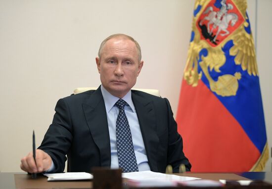 Президент РФ В. Путин провел совещание по вопросам развития топливно-энергетического комплекса