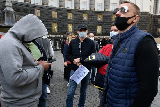 Акция с требованием прекращения карантина в Киеве