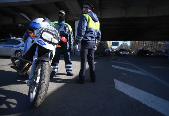 Сотрудники ГИБДД начали патрулирование дорог на мотоциклах