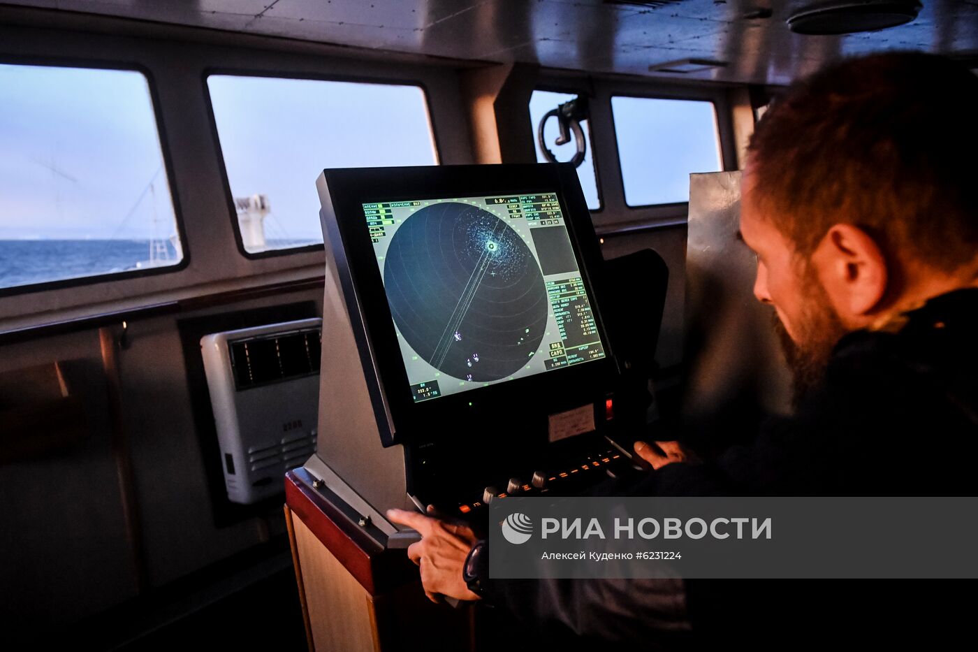 Продолжается кругосветная экспедиция на судне "Адмирал Владимирский"