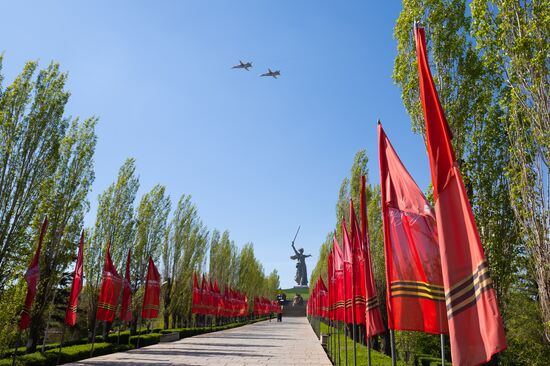 Репетиция воздушной части парада Победы в Волгограде 