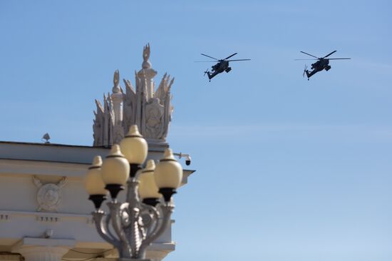 Репетиция воздушной части парада Победы в Волгограде 