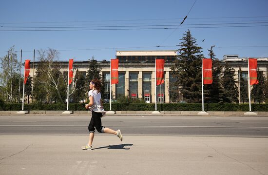 Подготовка к празднованию Дня Победы в городах России