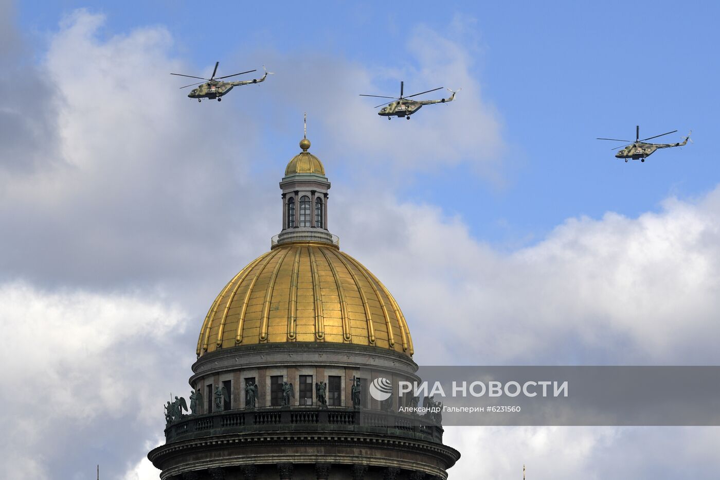 Репетиция воздушной части парада Победы в Санкт-Петербурге
