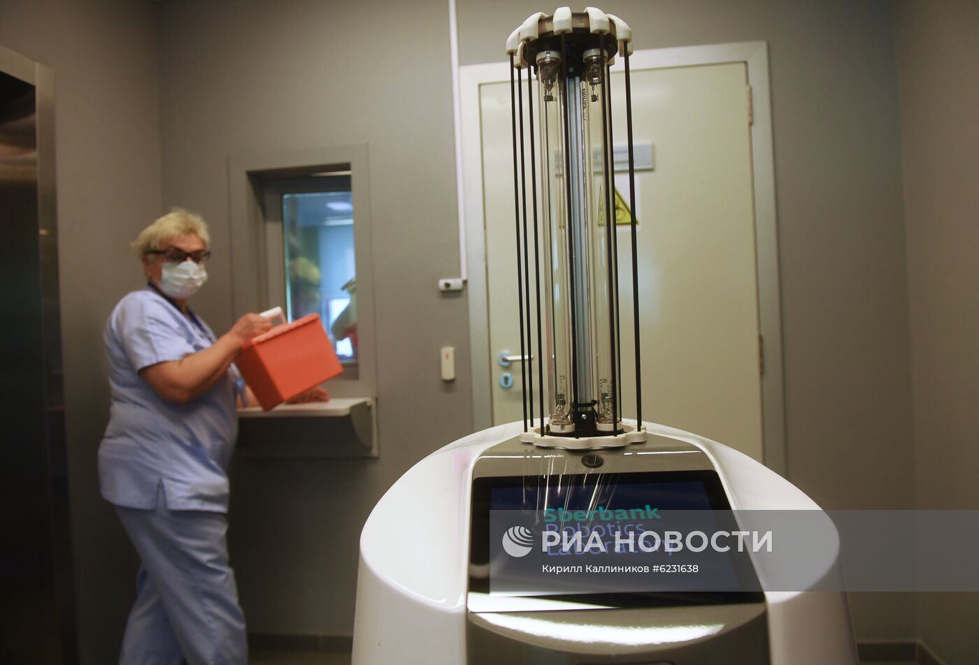 Дезинфекция помещений с помощью робота в Европейском медицинском центре  