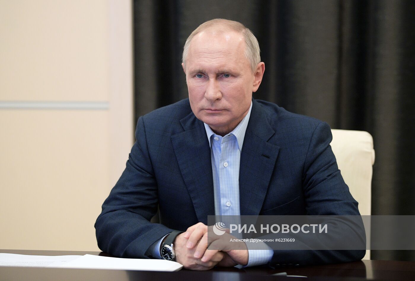 Президент РФ В. Путин провел онлайн-встречу с участниками всероссийской акции "МыВместе"