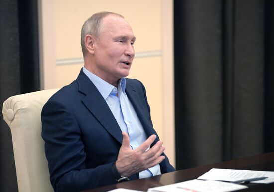 Президент РФ В. Путин провел онлайн-встречу с участниками всероссийской акции "МыВместе"