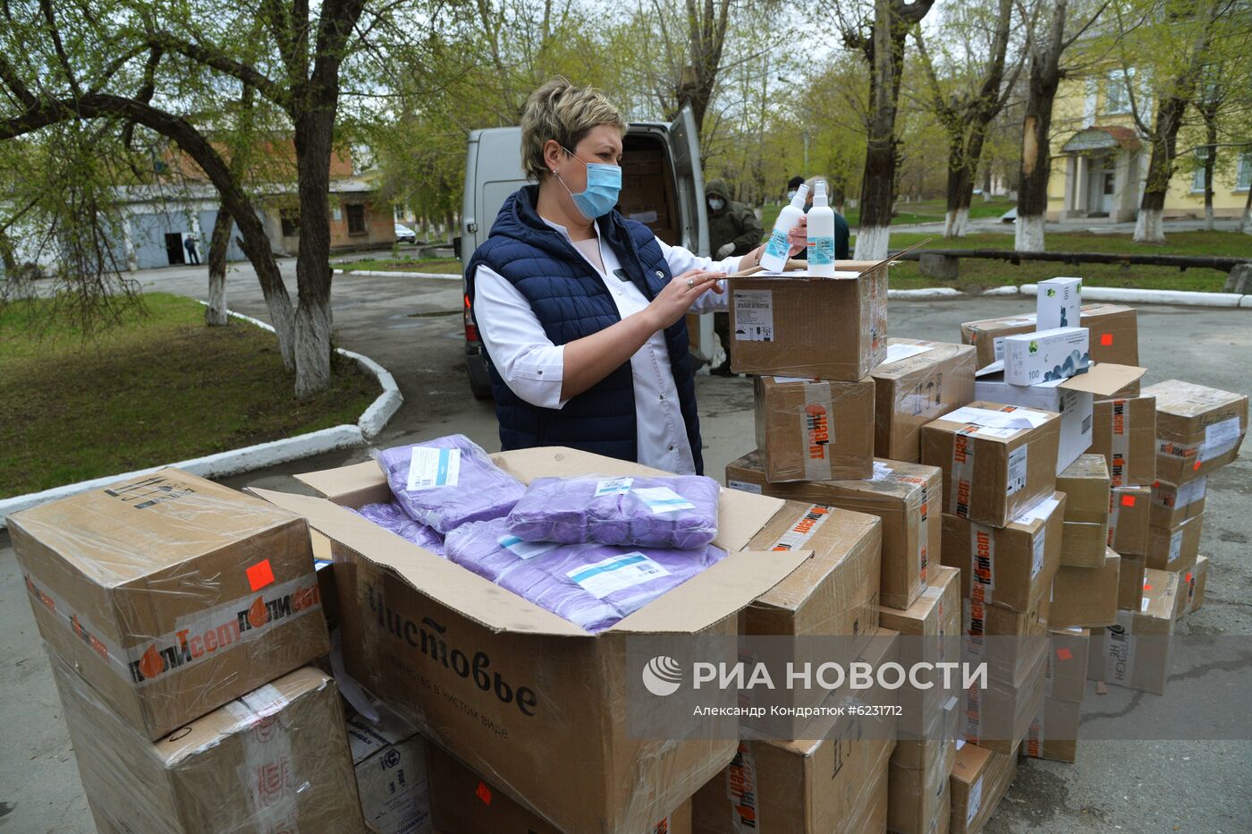 Уральские таможенники передали больнице 150 тысяч конфискованных медсредств