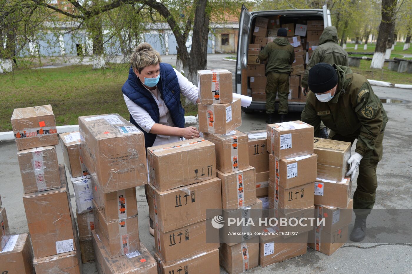 Уральские таможенники передали больнице 150 тысяч конфискованных медсредств