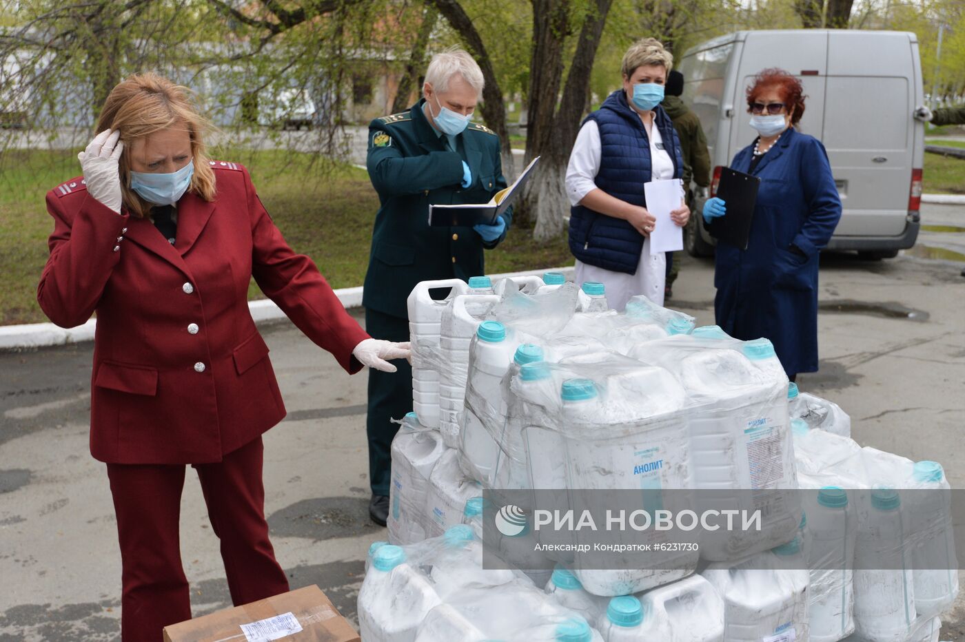 Уральские таможенники передали больнице 150 тысяч конфискованных медсредств