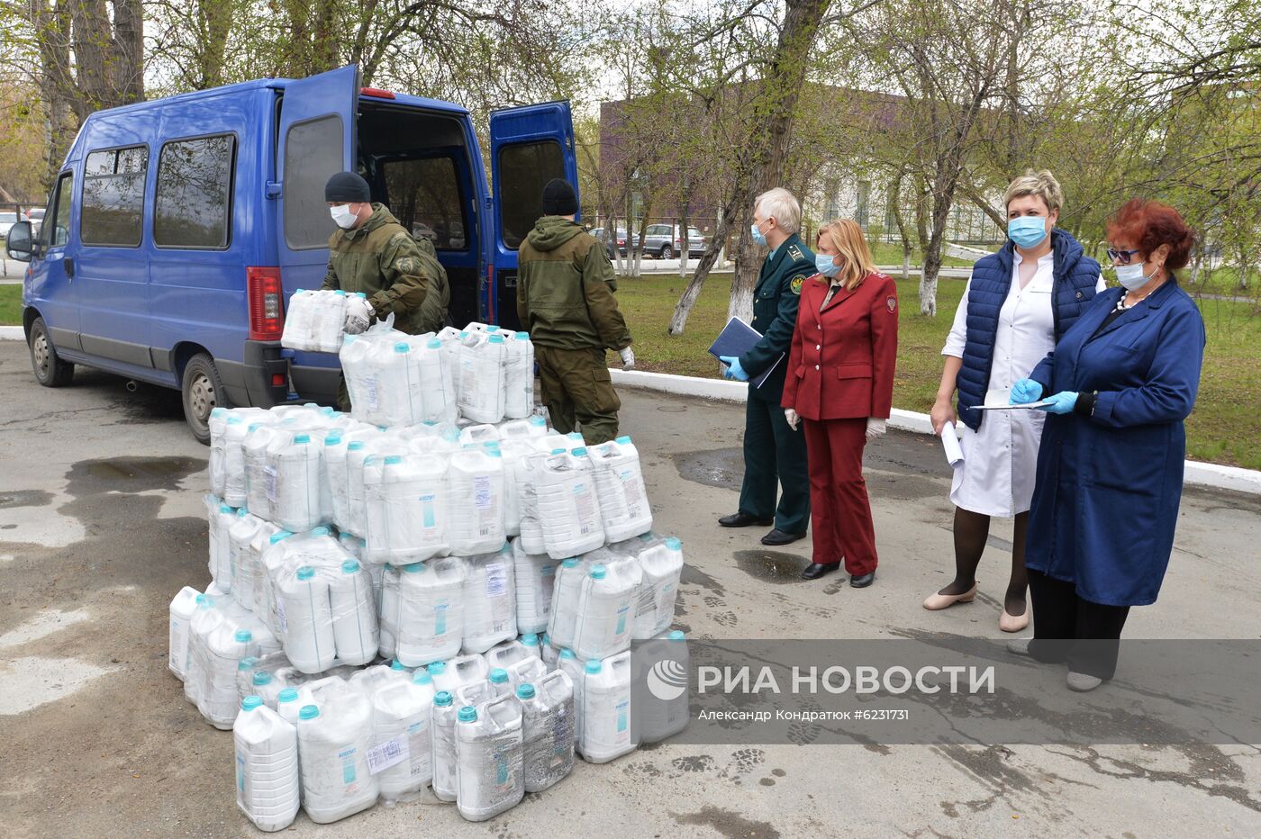 Уральские таможенники передали больнице 150 тысяч конфискованных медсредств