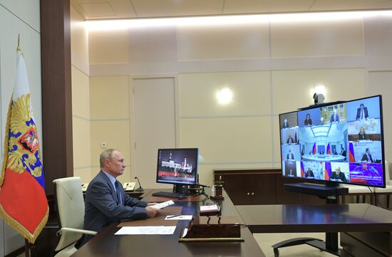 Президент РФ В. Путин провел совещание по экономическим вопросам