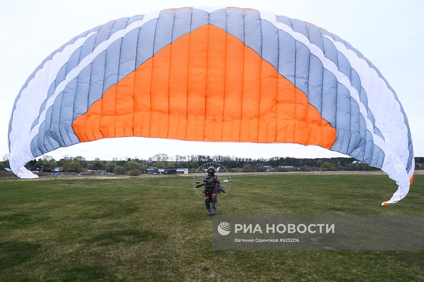 Тренировочные полеты пилотов сверхлегкой авиации в Московской области