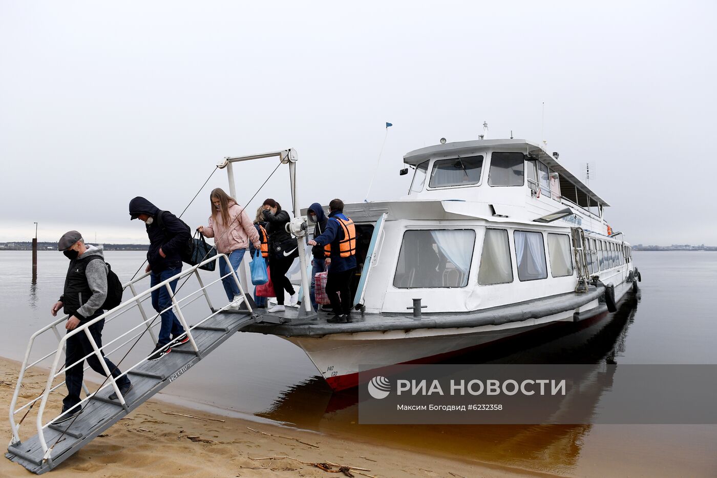 Открытие речной навигации в городах России