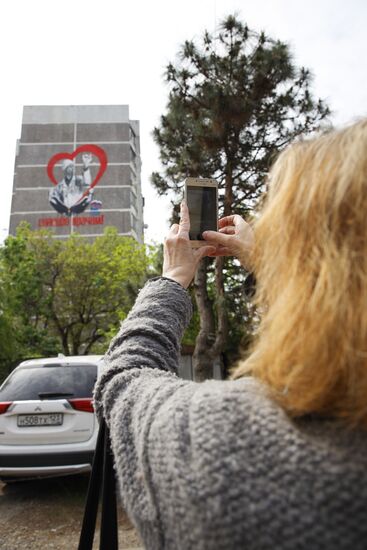 Граффити "Спасибо врачам" в Краснодаре 