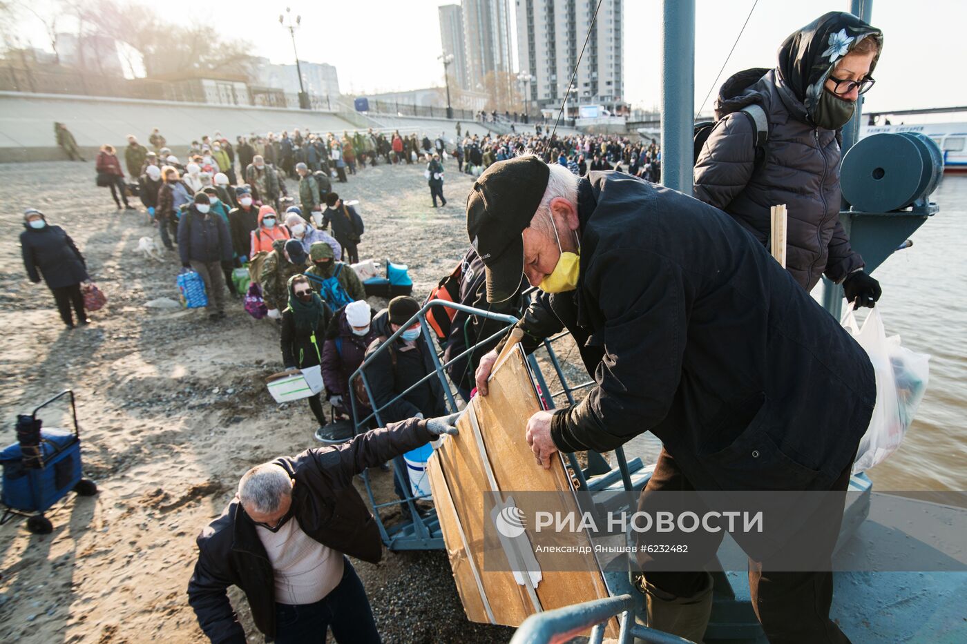 Открытие речной навигации в городах России