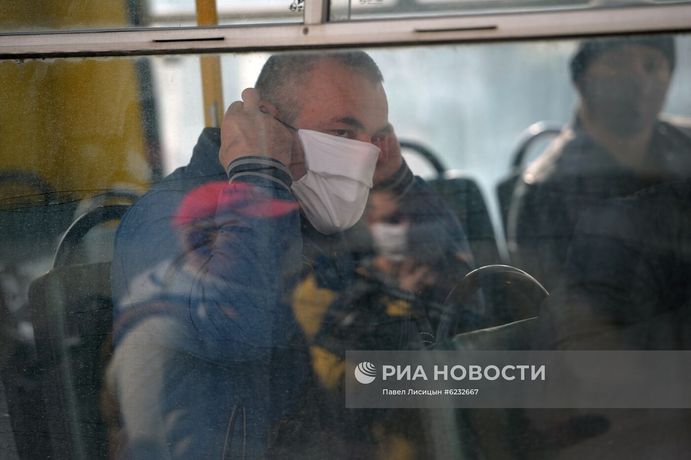 Обязательный масочный режим ввели на Урале и в Забайкалье