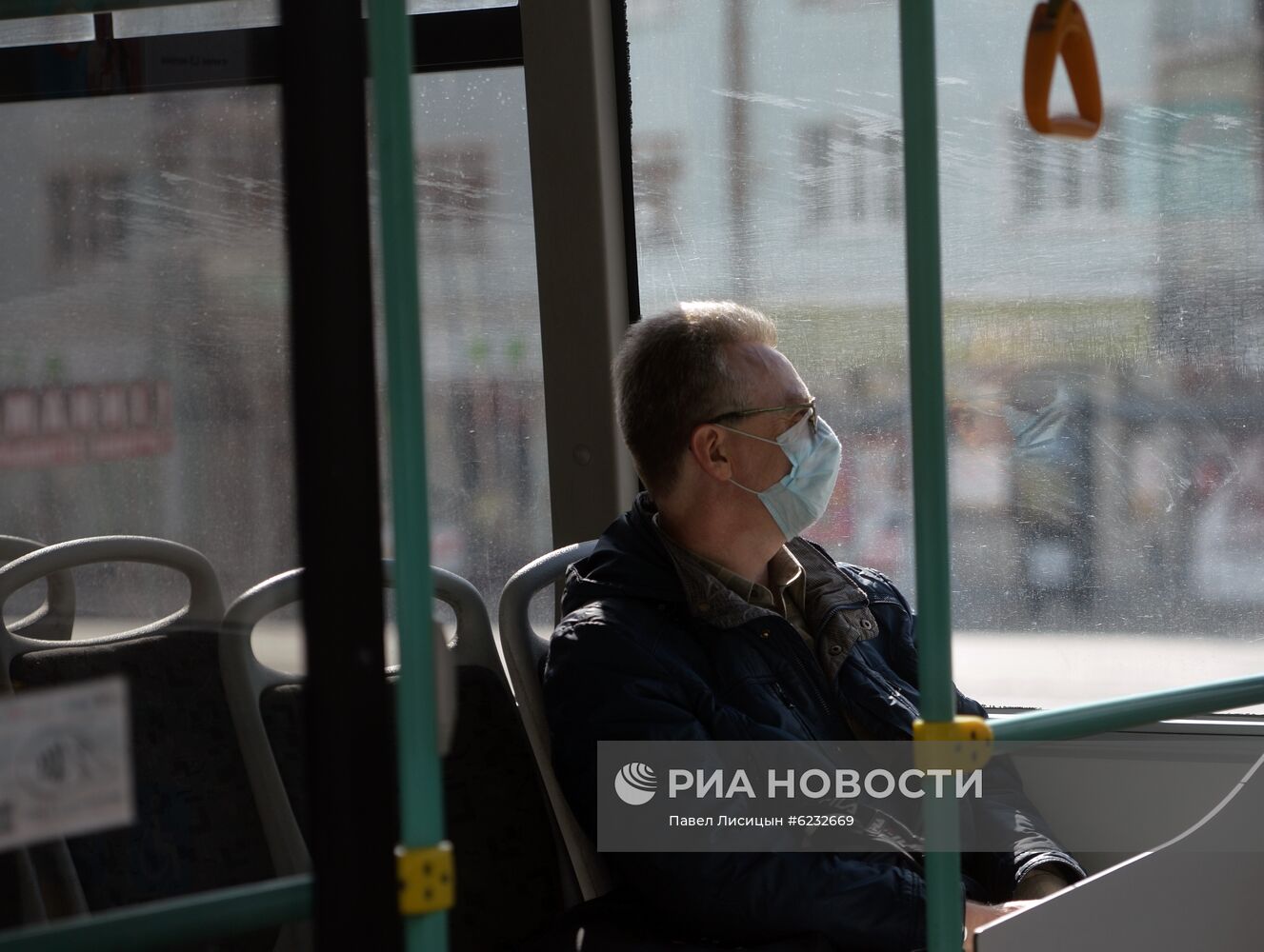 Обязательный масочный режим ввели на Урале и в Забайкалье