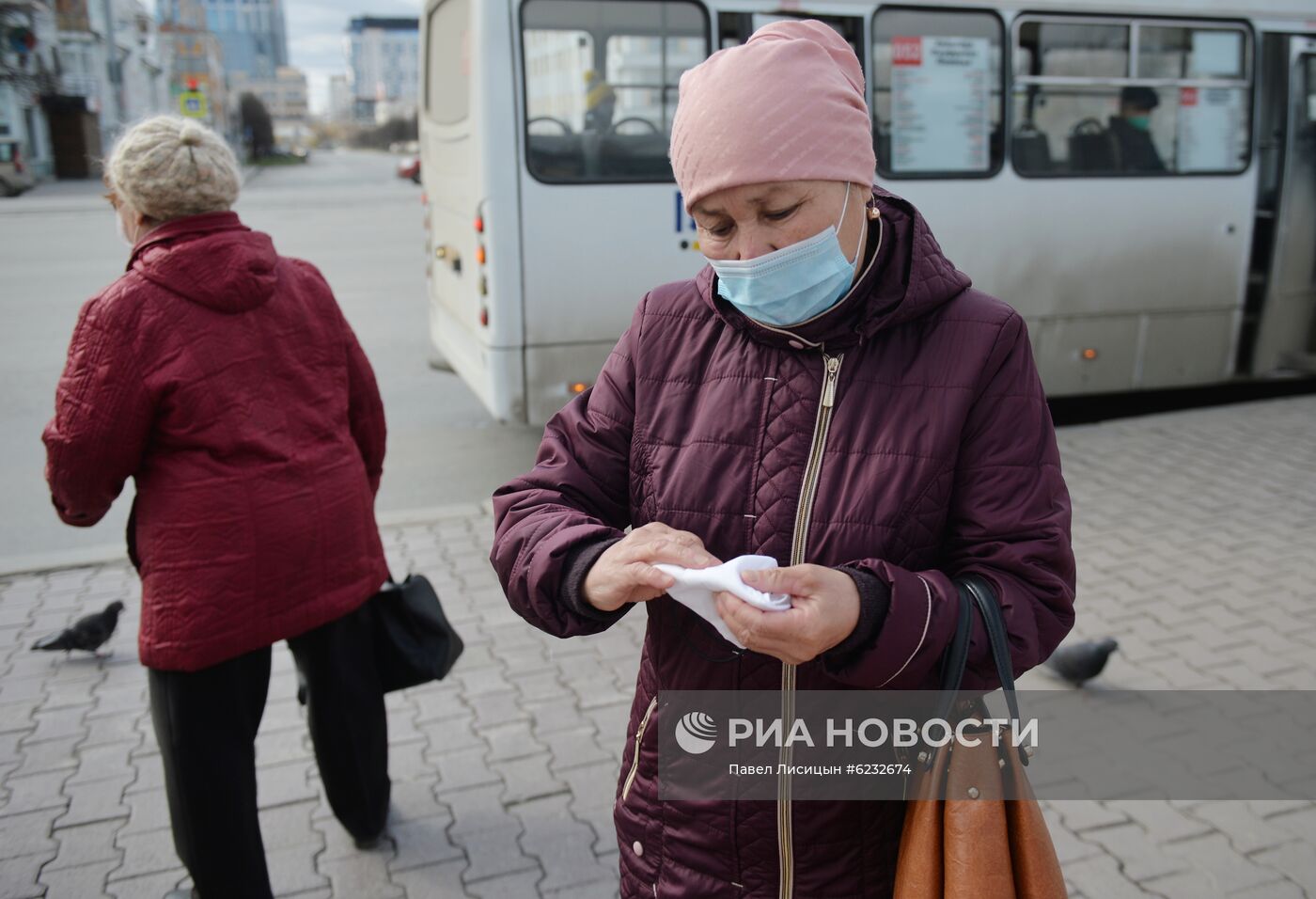 Обязательный масочный режим ввели на Урале и в Забайкалье