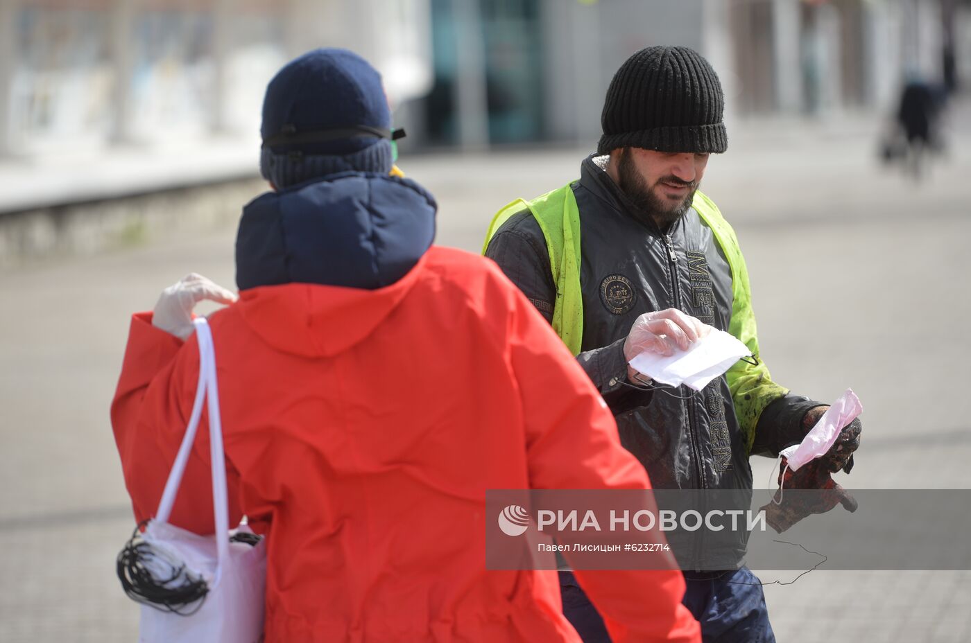 Обязательный масочный режим ввели на Урале и в Забайкалье