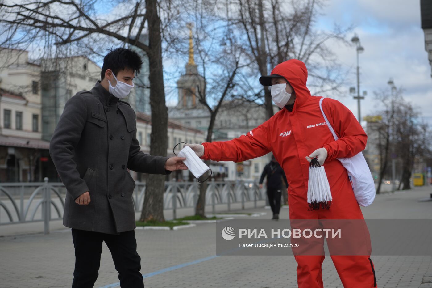 Обязательный масочный режим ввели на Урале и в Забайкалье