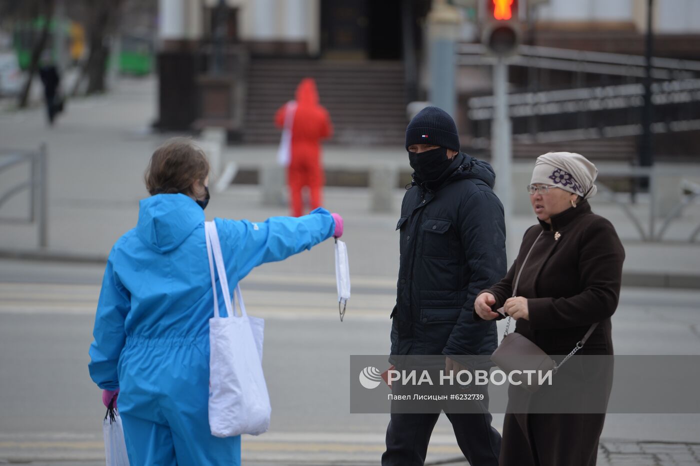 Обязательный масочный режим ввели на Урале и в Забайкалье