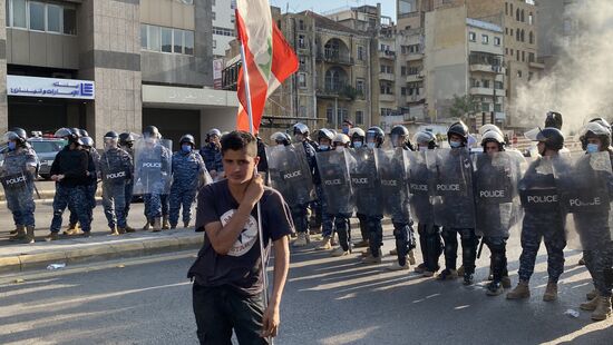 Первомайские демонстрации в Варшаве и Бейруте