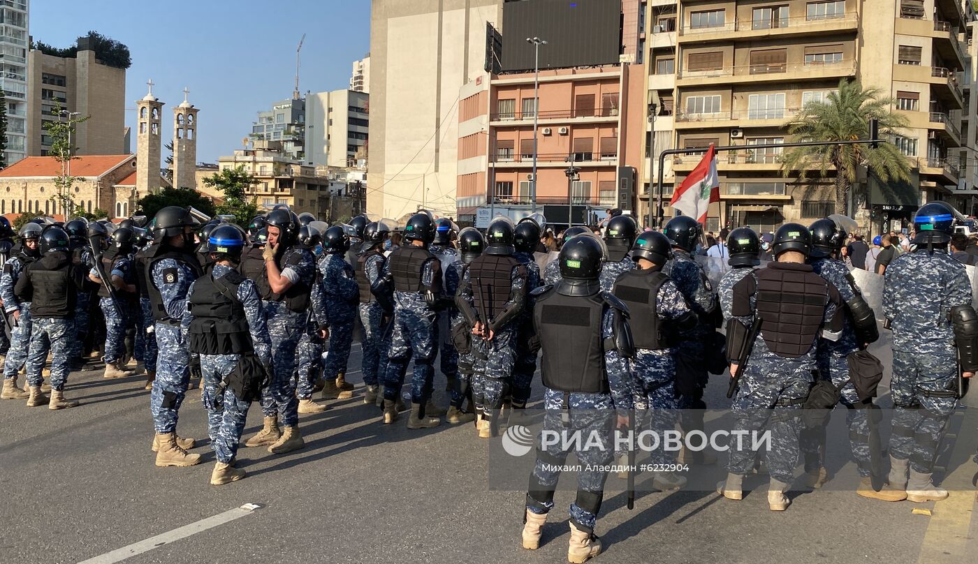 Первомайские демонстрации в Варшаве и Бейруте
