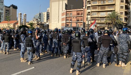 Первомайские демонстрации в Варшаве и Бейруте