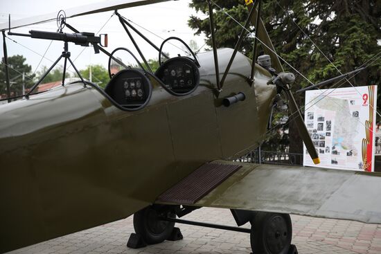 Копию самолета По-2 установили в краснодарском аэропорту